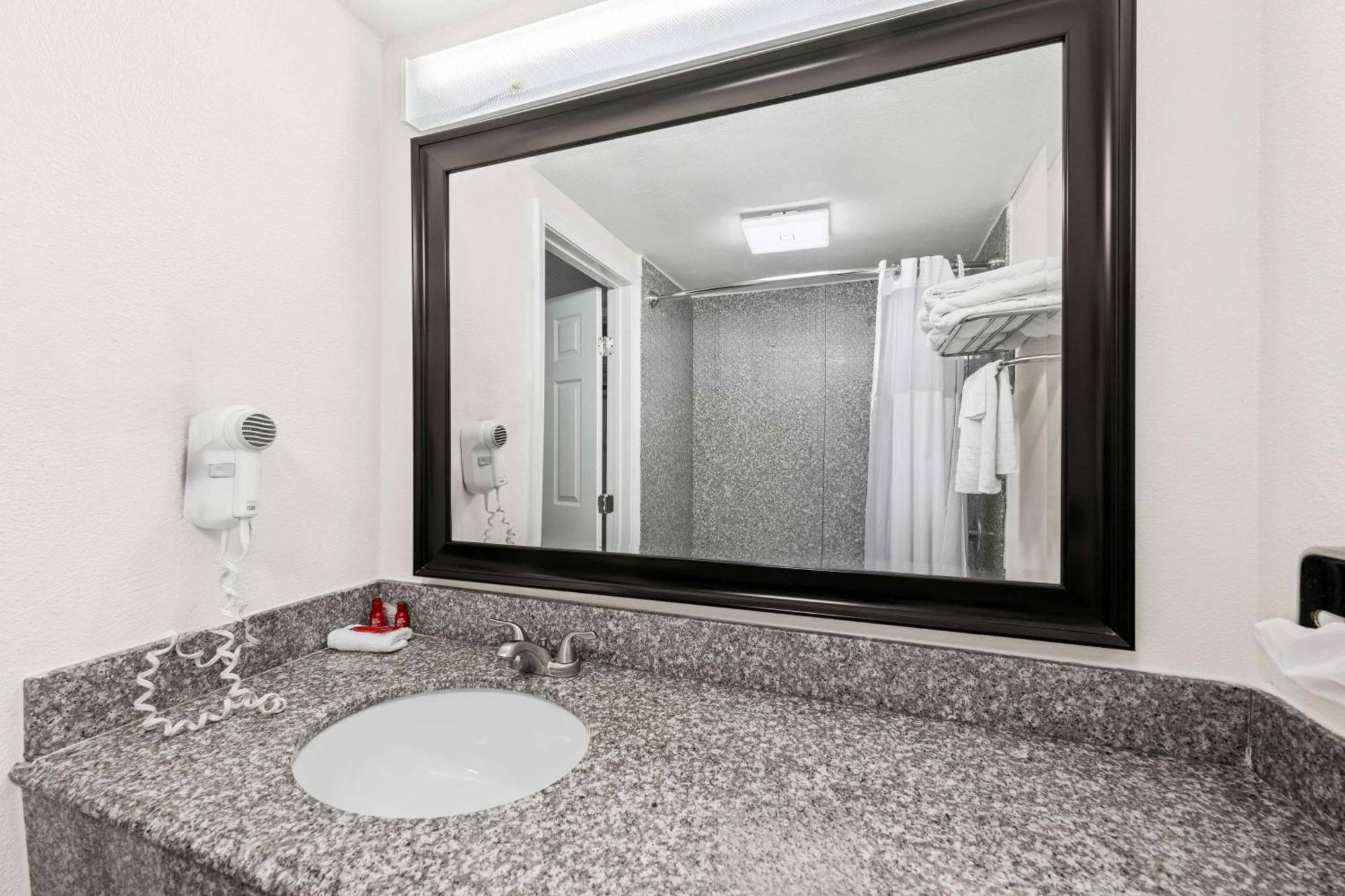 Surestay Plus Hotel By Best Western Lubbock Medical Center Екстериор снимка