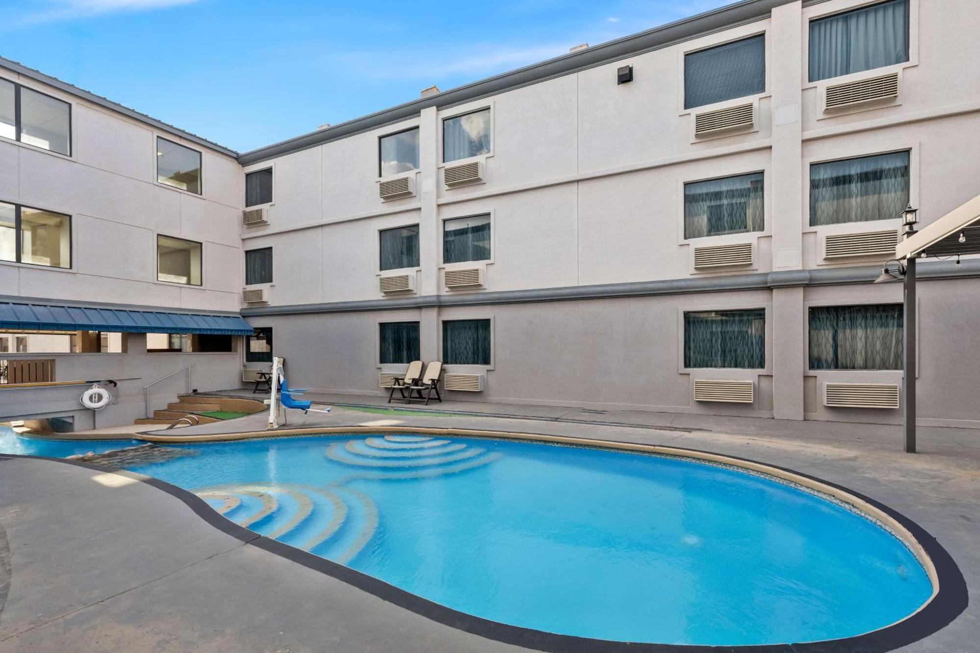 Surestay Plus Hotel By Best Western Lubbock Medical Center Екстериор снимка