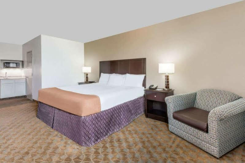 Surestay Plus Hotel By Best Western Lubbock Medical Center Екстериор снимка