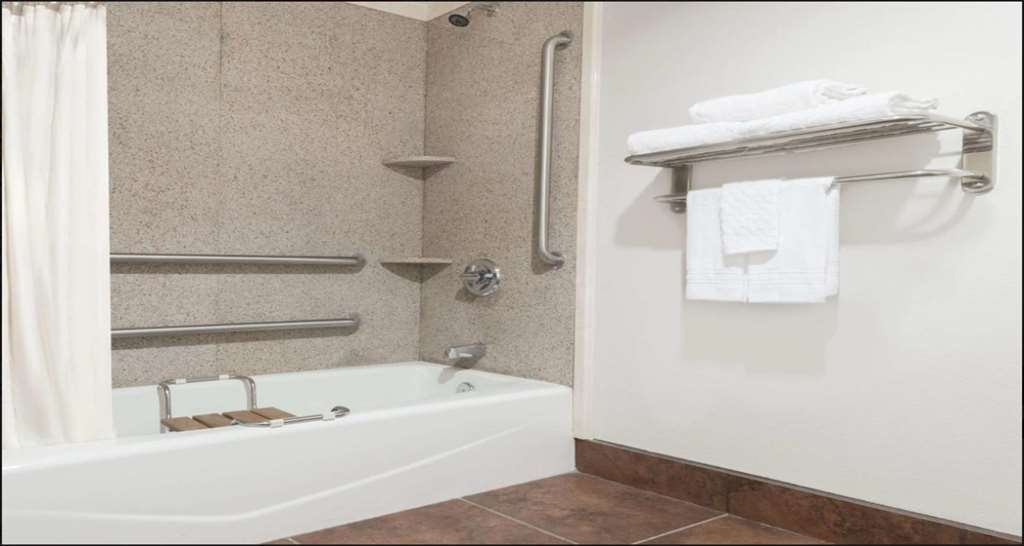 Surestay Plus Hotel By Best Western Lubbock Medical Center Стая снимка