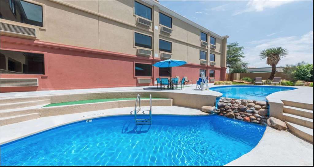 Surestay Plus Hotel By Best Western Lubbock Medical Center Съоръжения снимка